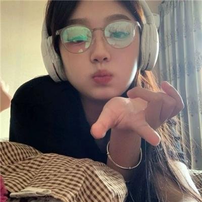 左撇子女人